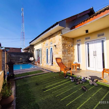 Puncak Pinus And Pool Villa Batu  Exterior photo