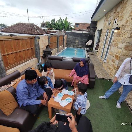 Puncak Pinus And Pool Villa Batu  Exterior photo